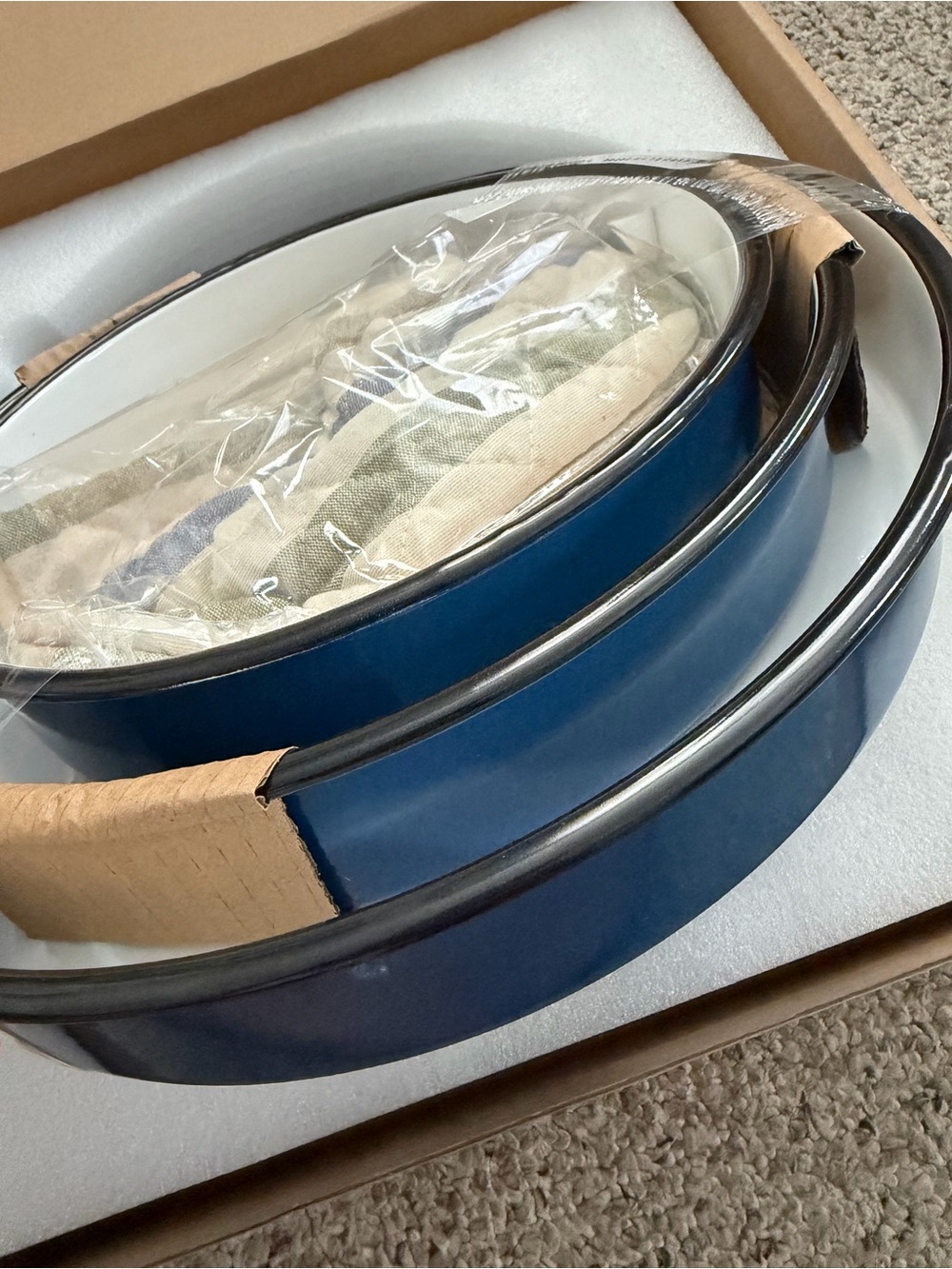 NWT Granite Bowl Classic Round Blue Enamel Baking Dishes - Set of 3 + Oven Mitt